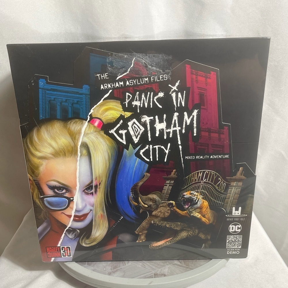 Infinite Rabbit Holes DC Batman Panic in Gotham City Mixed Reality Game 13+